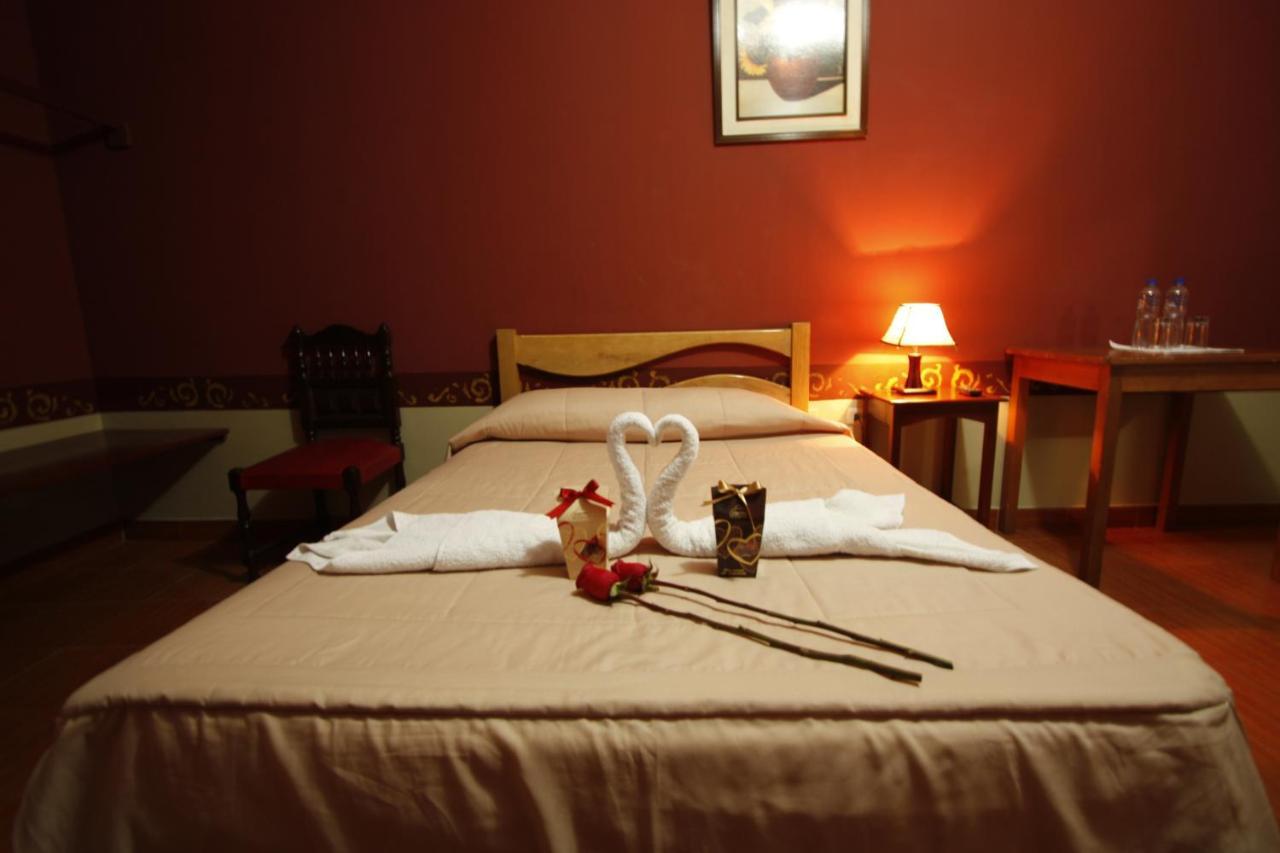 Hotel Colonial Трухильо Экстерьер фото